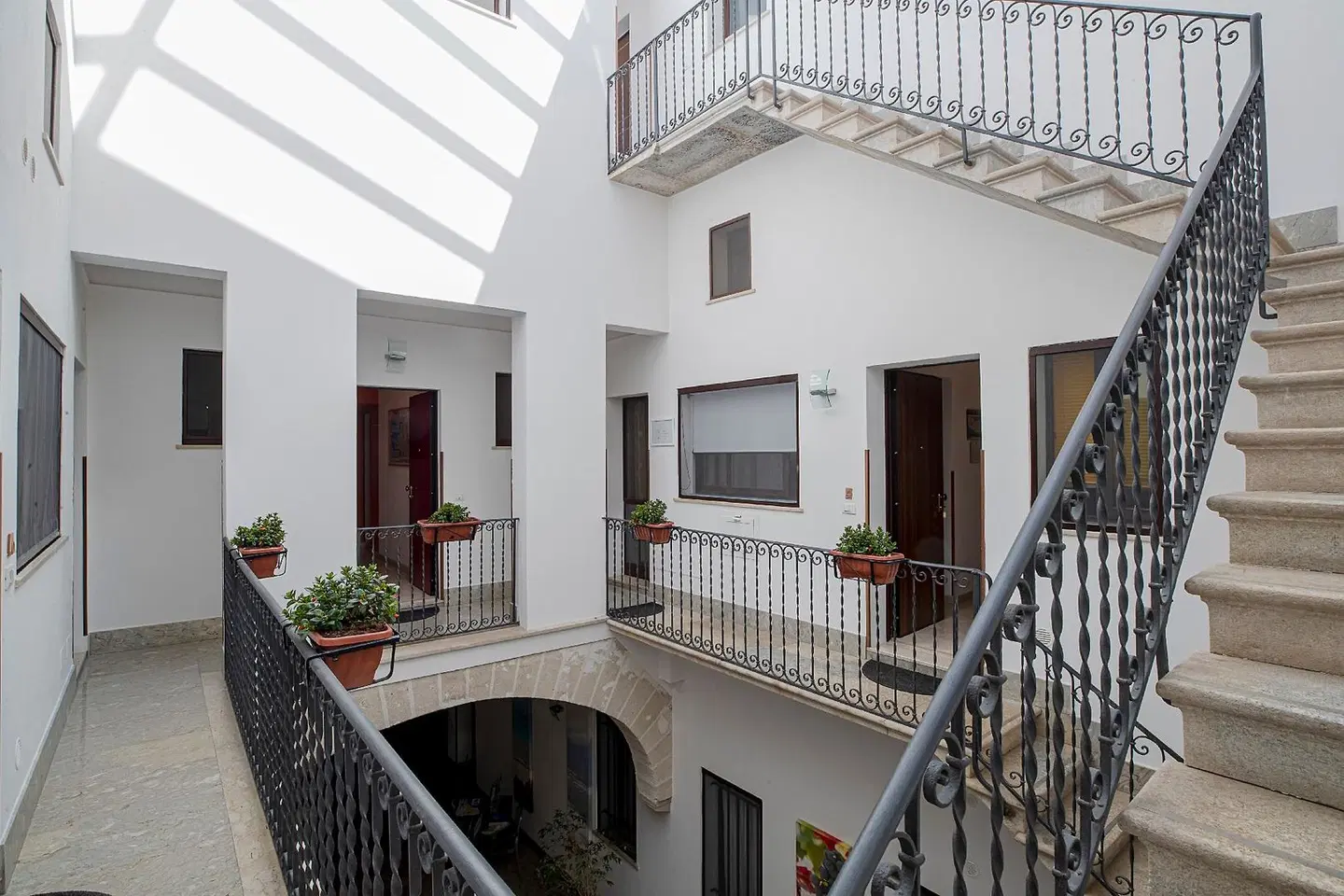 SoleTerraLuna EXTERIOR