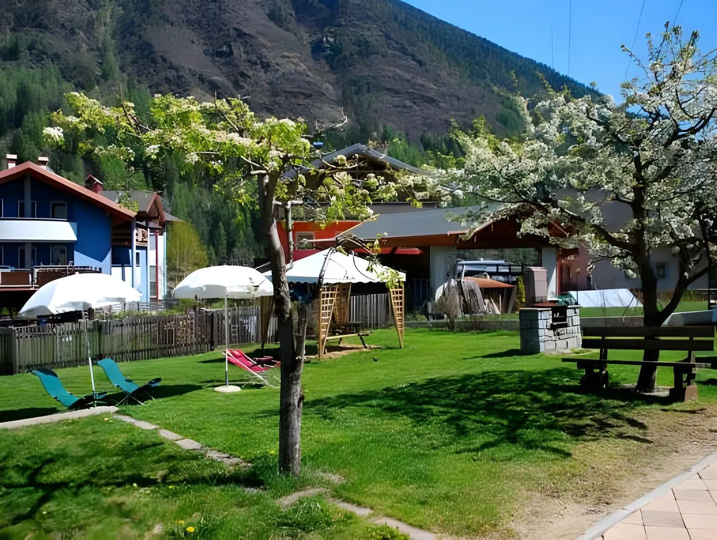 Hotel Garnì Zanella Garten