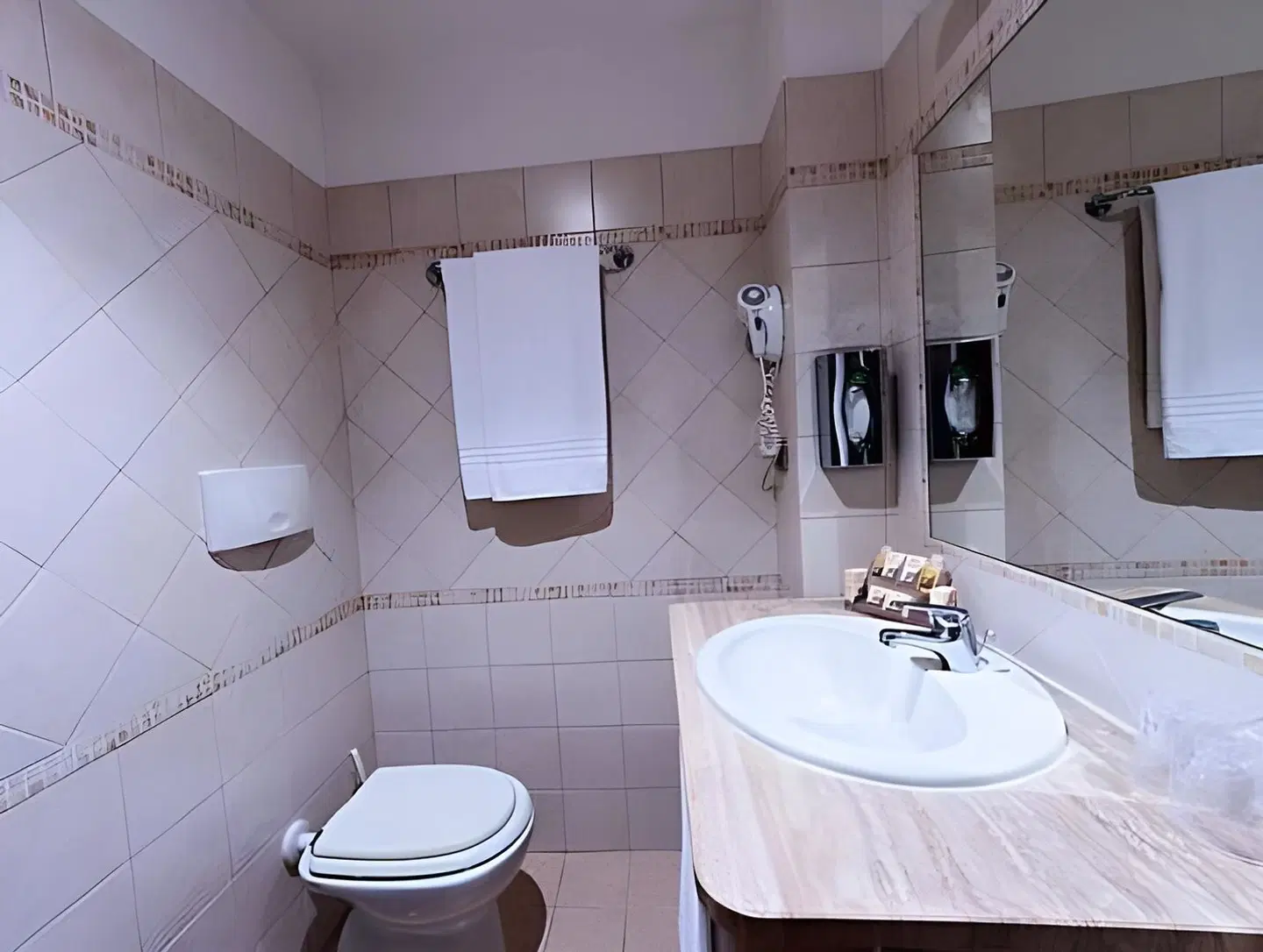 Roma Domus Hotel Badezimmer