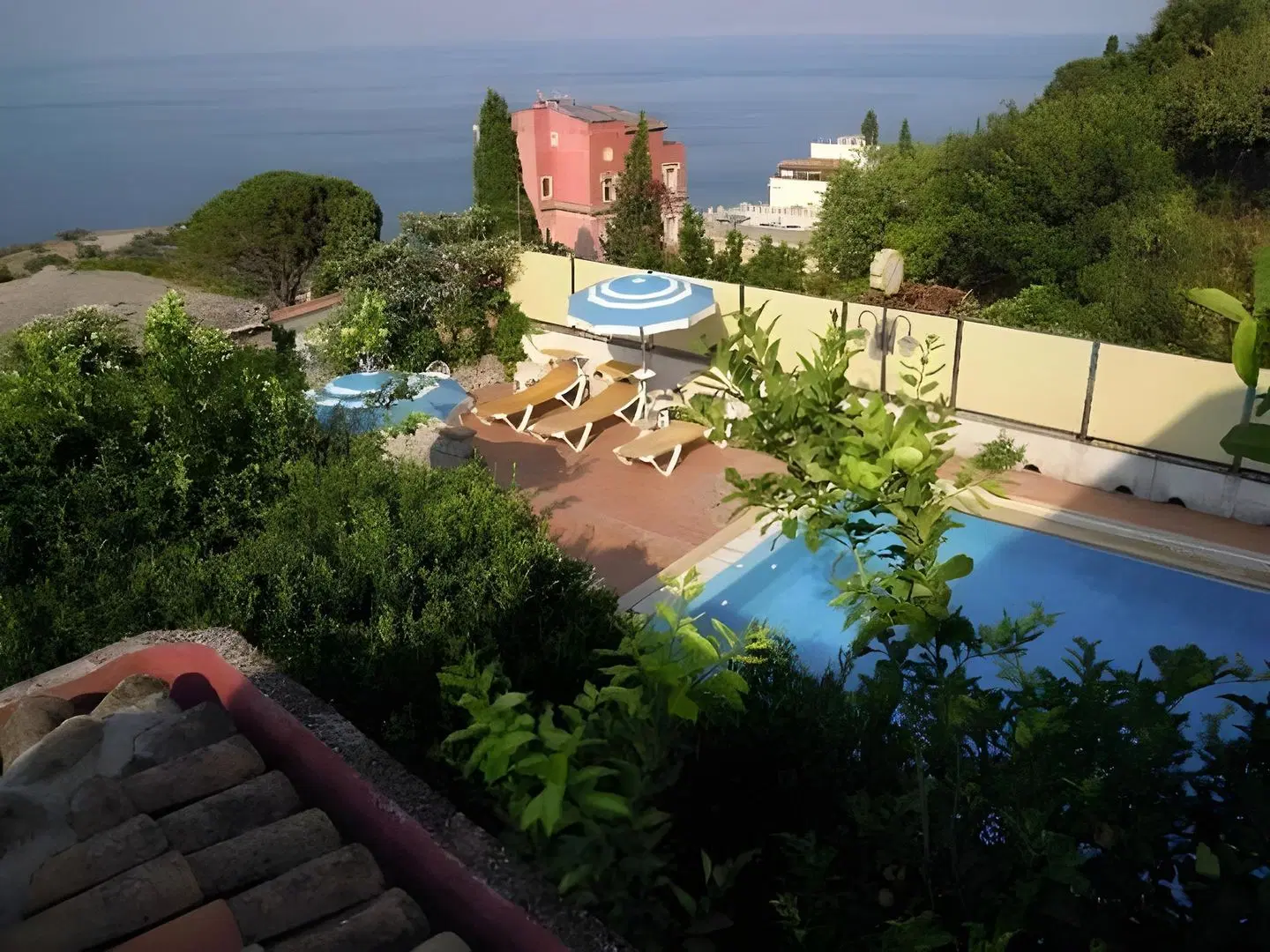Villa Fiorita OUTDOOR_POOL