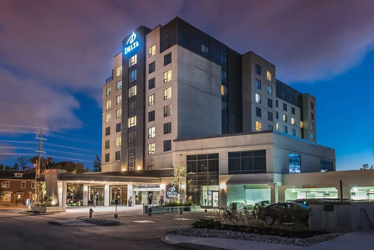 Delta Hotels by Marriott Waterloo EXTERIOR