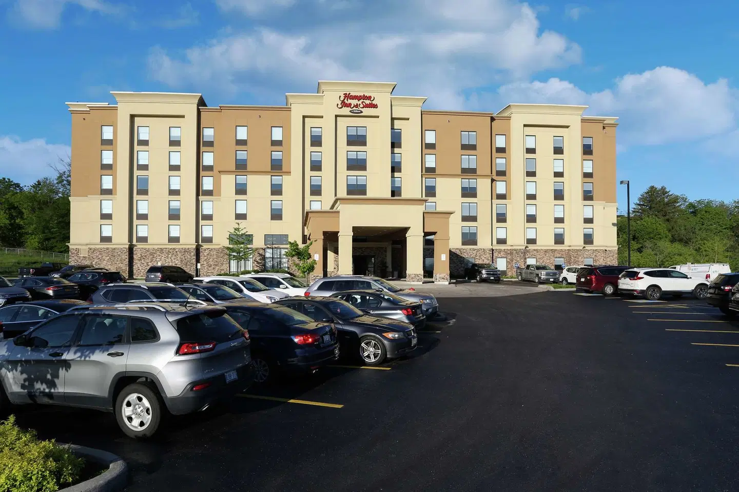 Hampton Inn & Suites by Hilton Barrie EXTERIOR