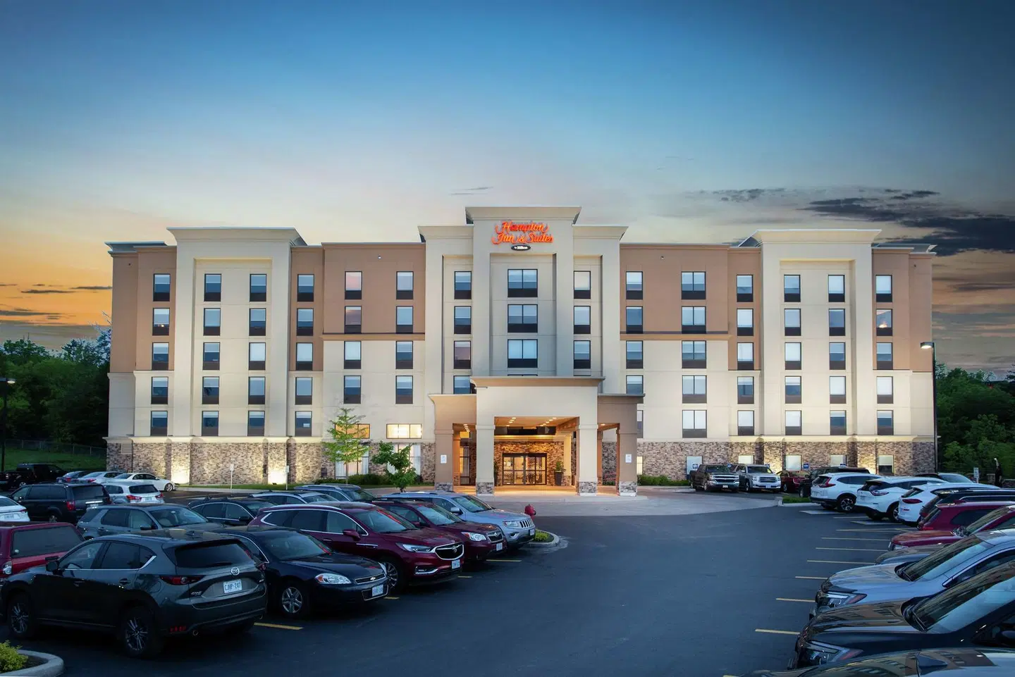 Hampton Inn & Suites by Hilton Barrie EXTERIOR