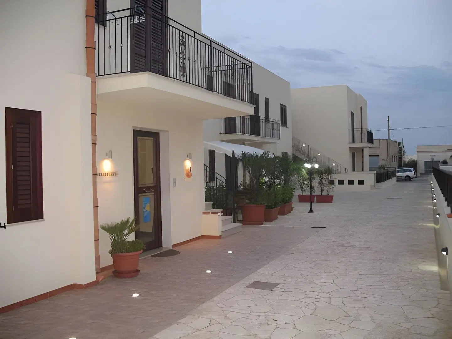 Sikania EXTERIOR
