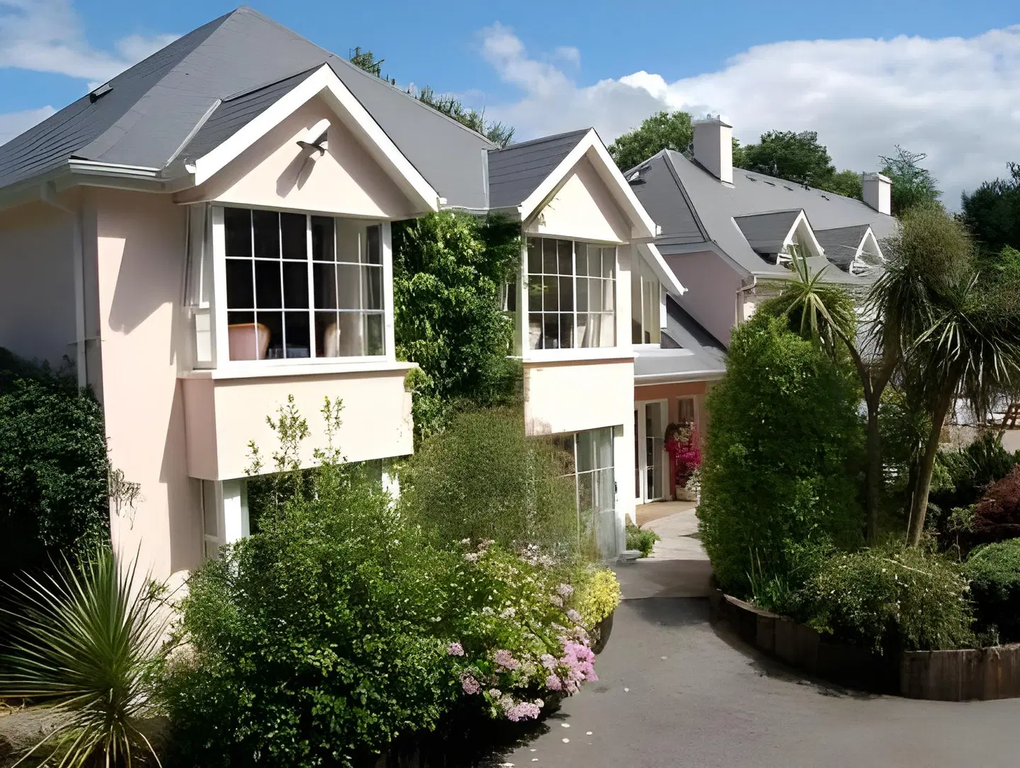 Grove Lodge EXTERIOR