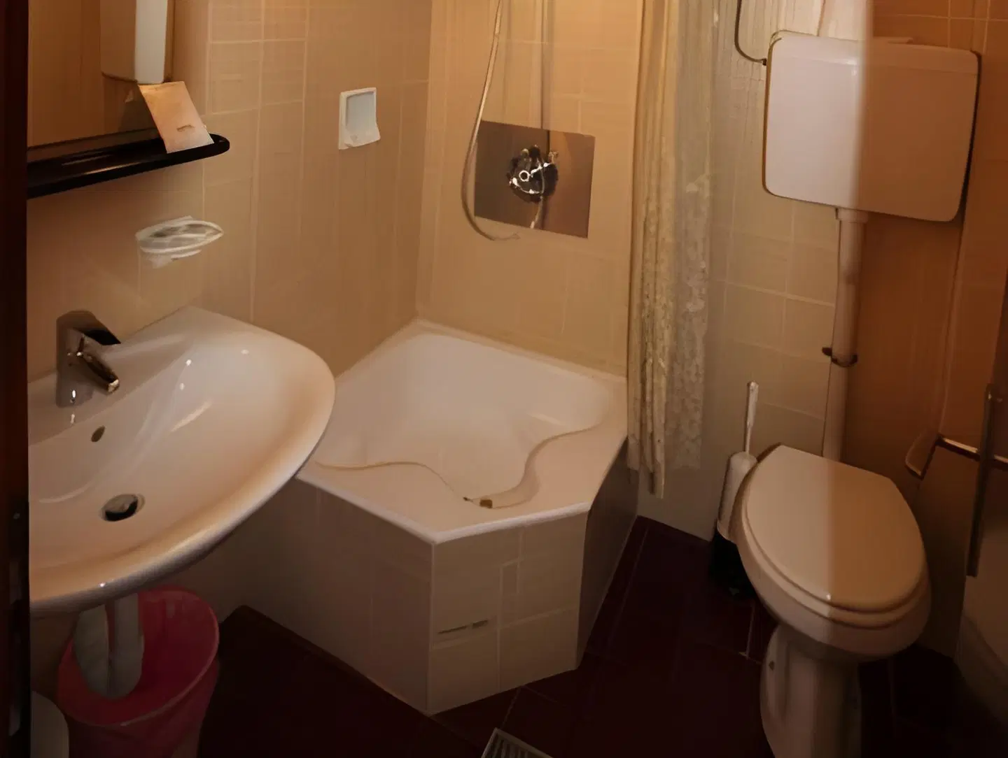 Lago Park Hotel Badezimmer