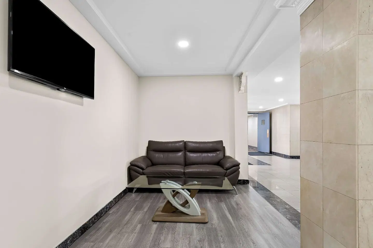 SureStay Plus by Best Western Windsor LOUNGE_LOBBY