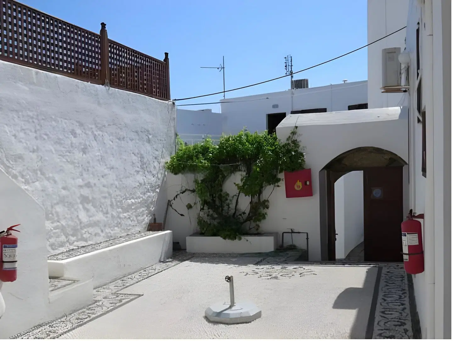 Sarris Studios & Apartments EXTERIOR