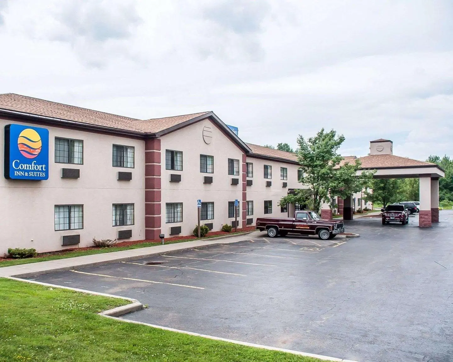Comfort Inn & Suites EXTERIOR