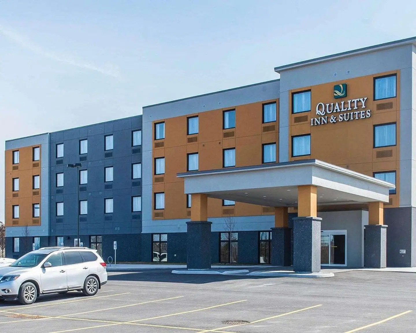 Quality Inn & Suites Kingston EXTERIOR