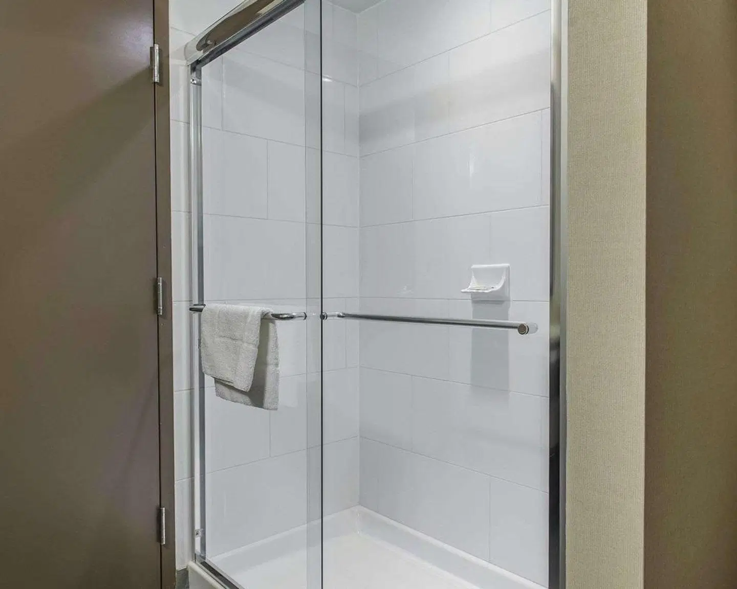 Quality Inn & Suites Kingston Badezimmer
