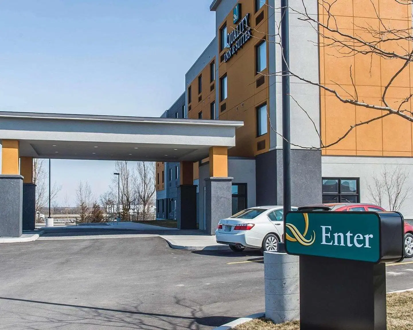 Quality Inn & Suites Kingston EXTERIOR