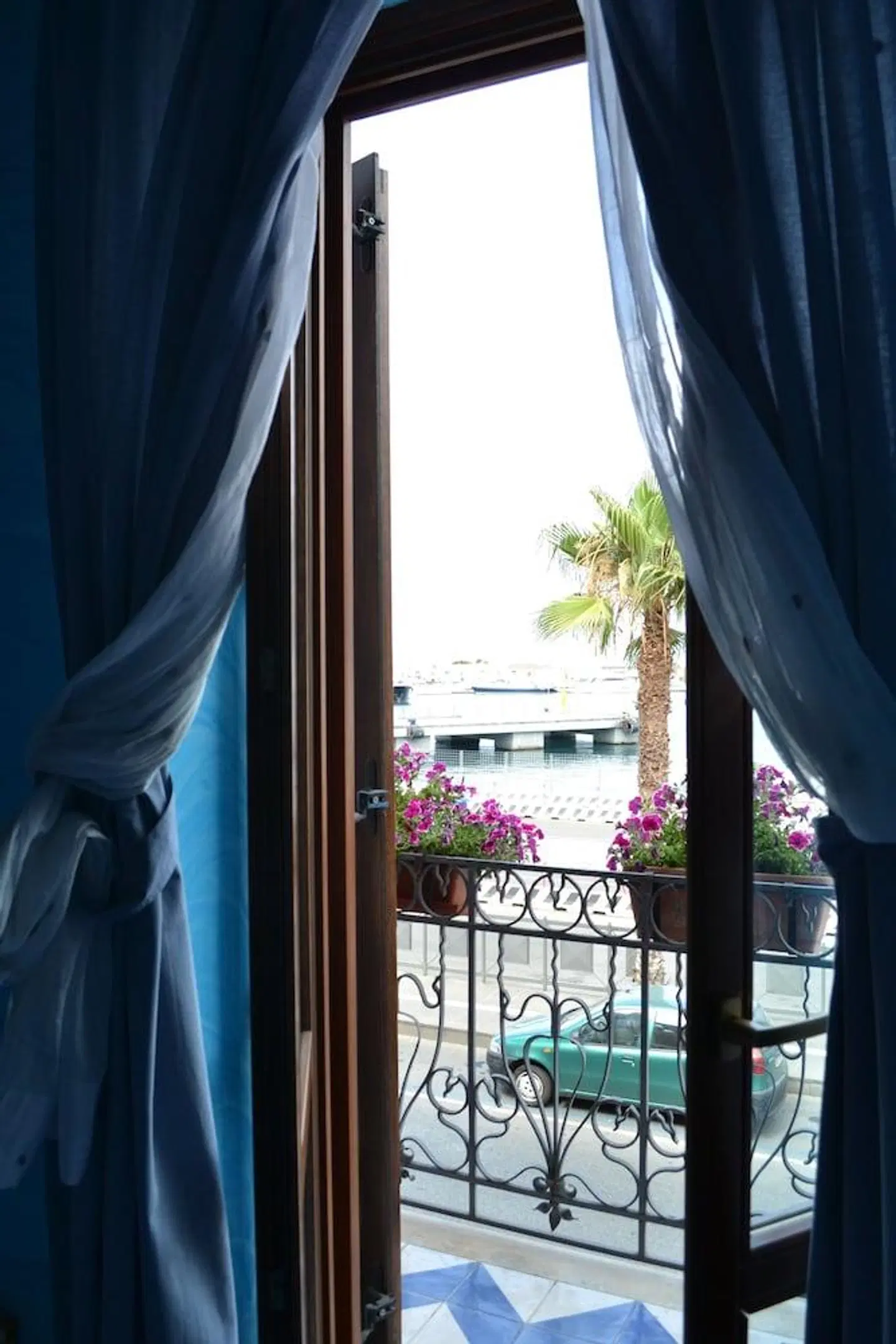 Petit Hotel ROOM_EXAMPLE