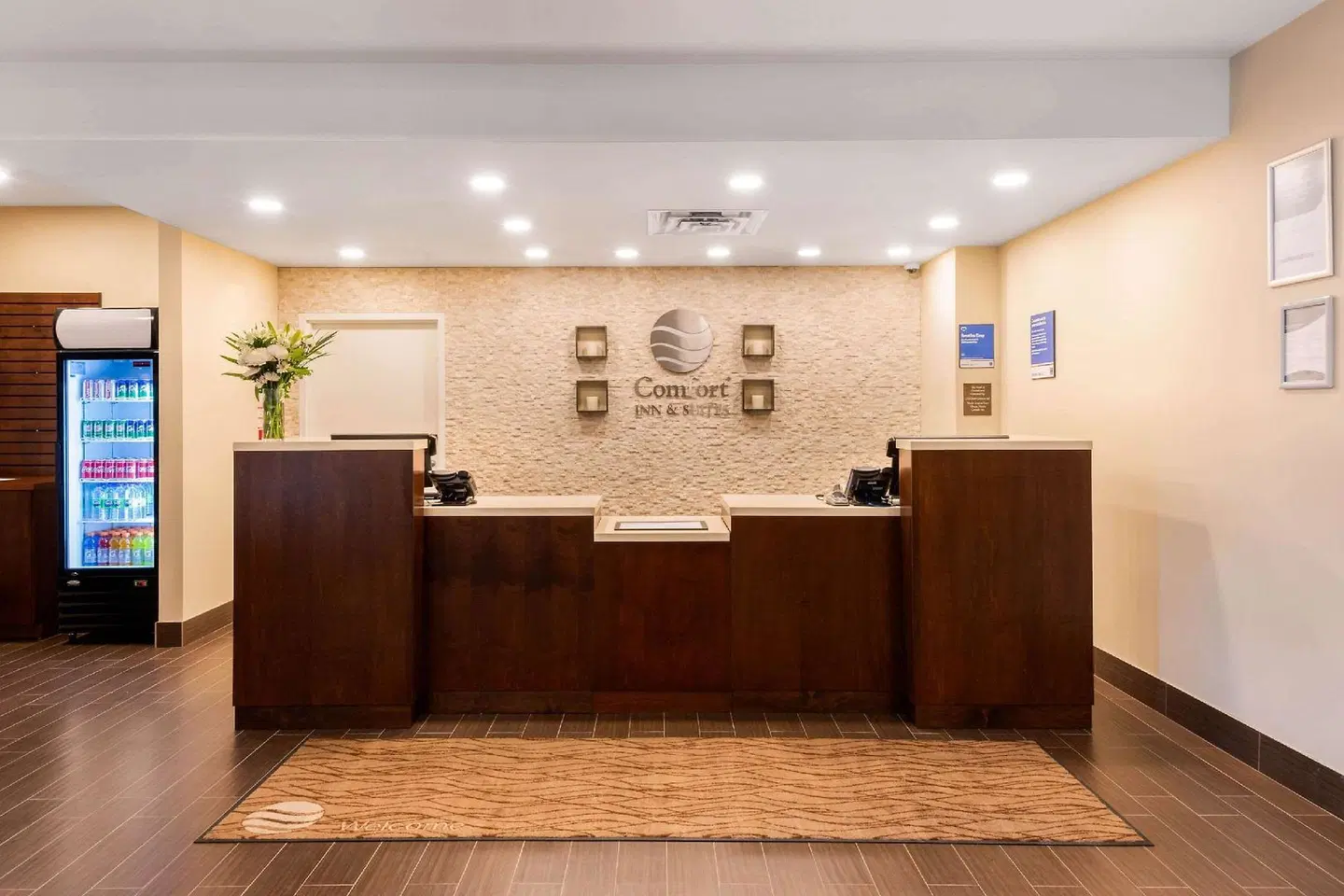 Comfort Inn & Suites LOUNGE_LOBBY