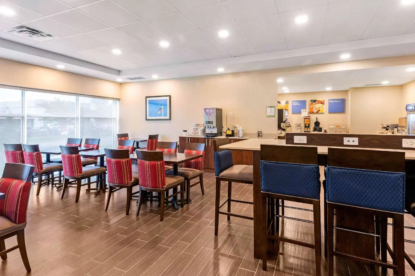 Comfort Inn & Suites Bar