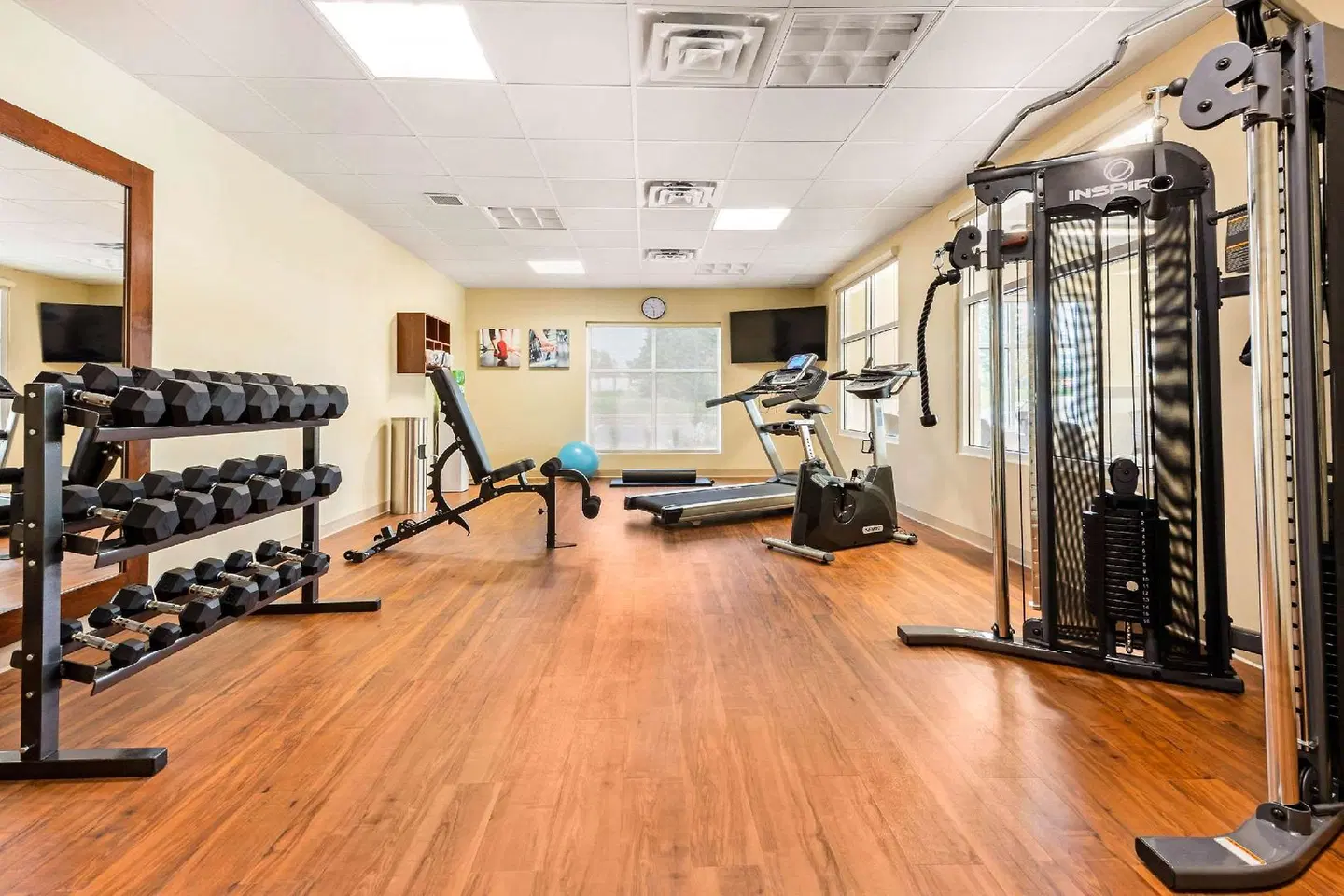 Comfort Inn & Suites SPORTS_AND_LEISURE