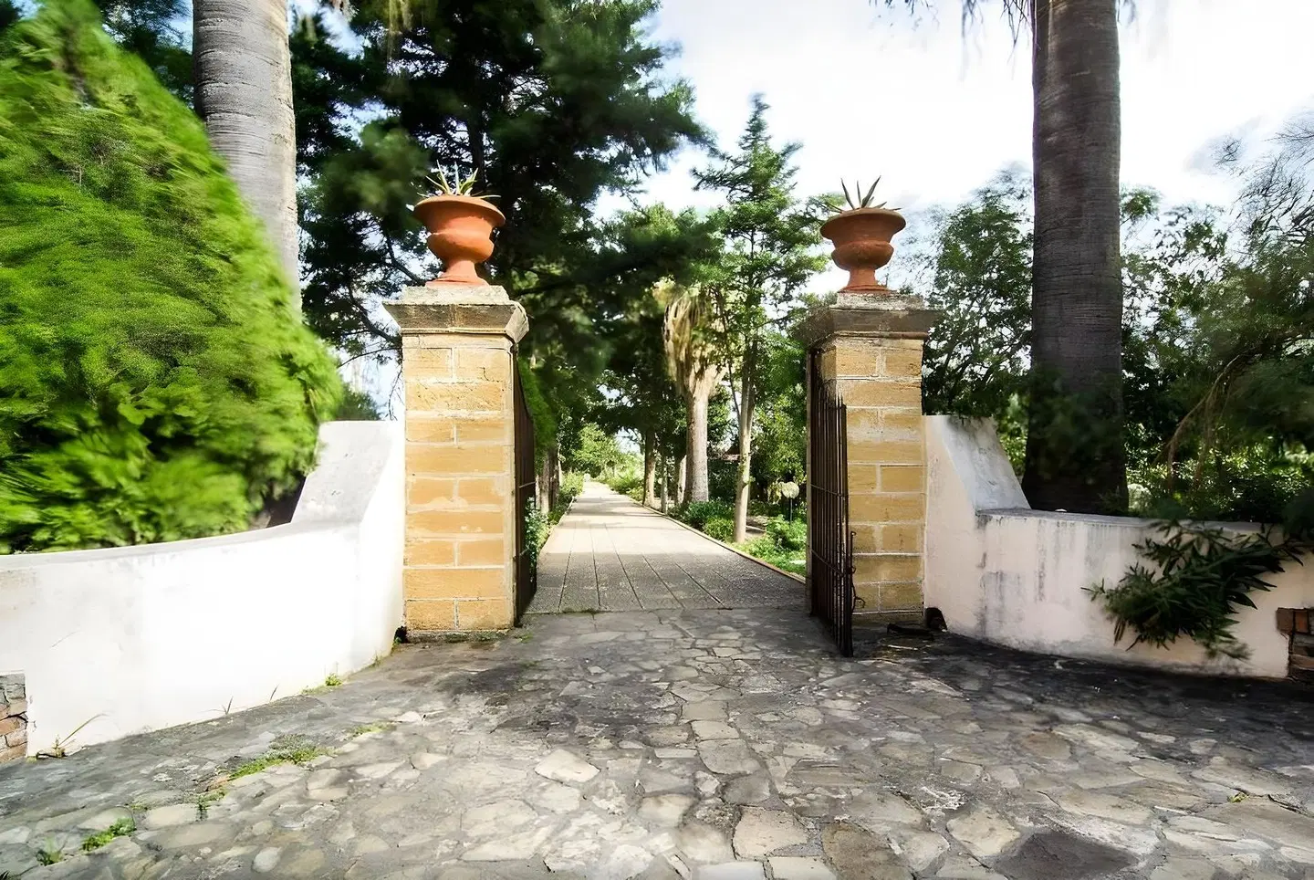 Apulia Hotel Borgo Torre Artale Garten