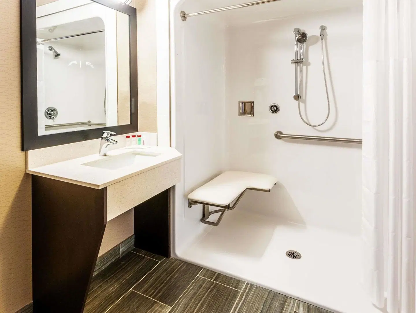 Ramada by Wyndham Moose Jaw Badezimmer