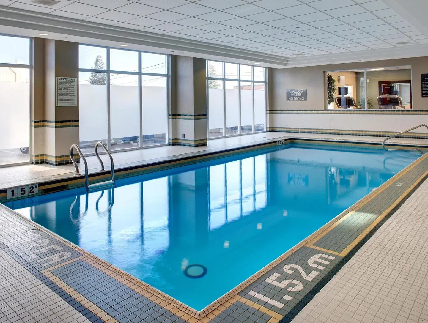 Hampton Inn & Suites by Hilton Toronto Airport Hallenbad