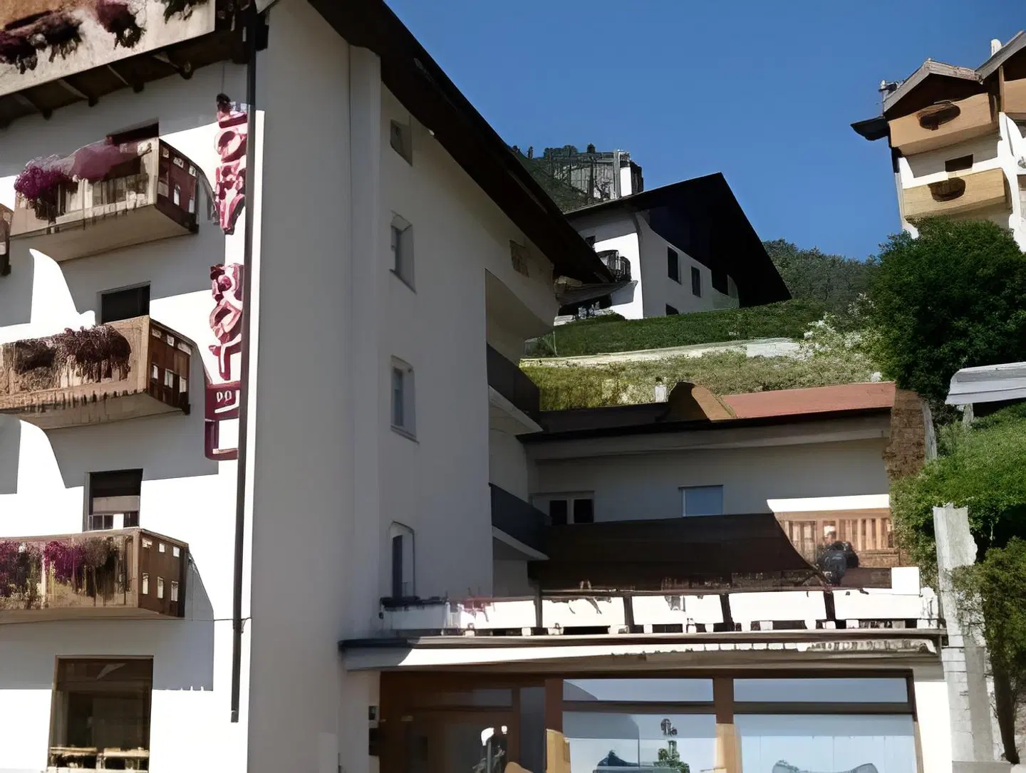 Lory EXTERIOR