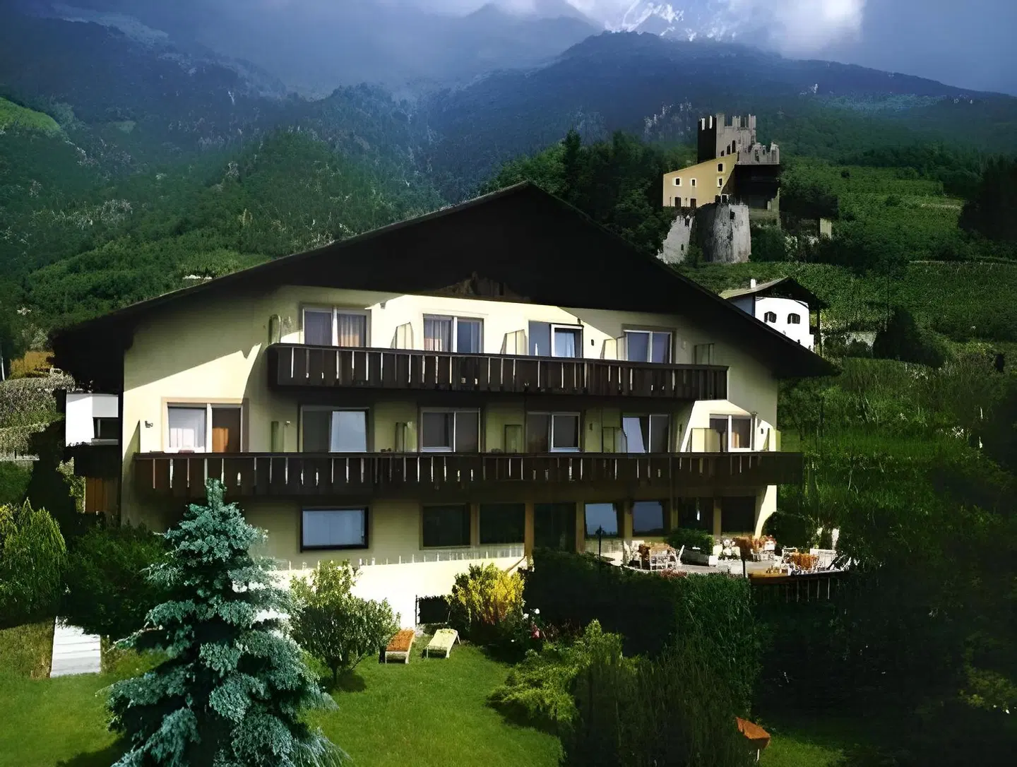 Weingarten EXTERIOR