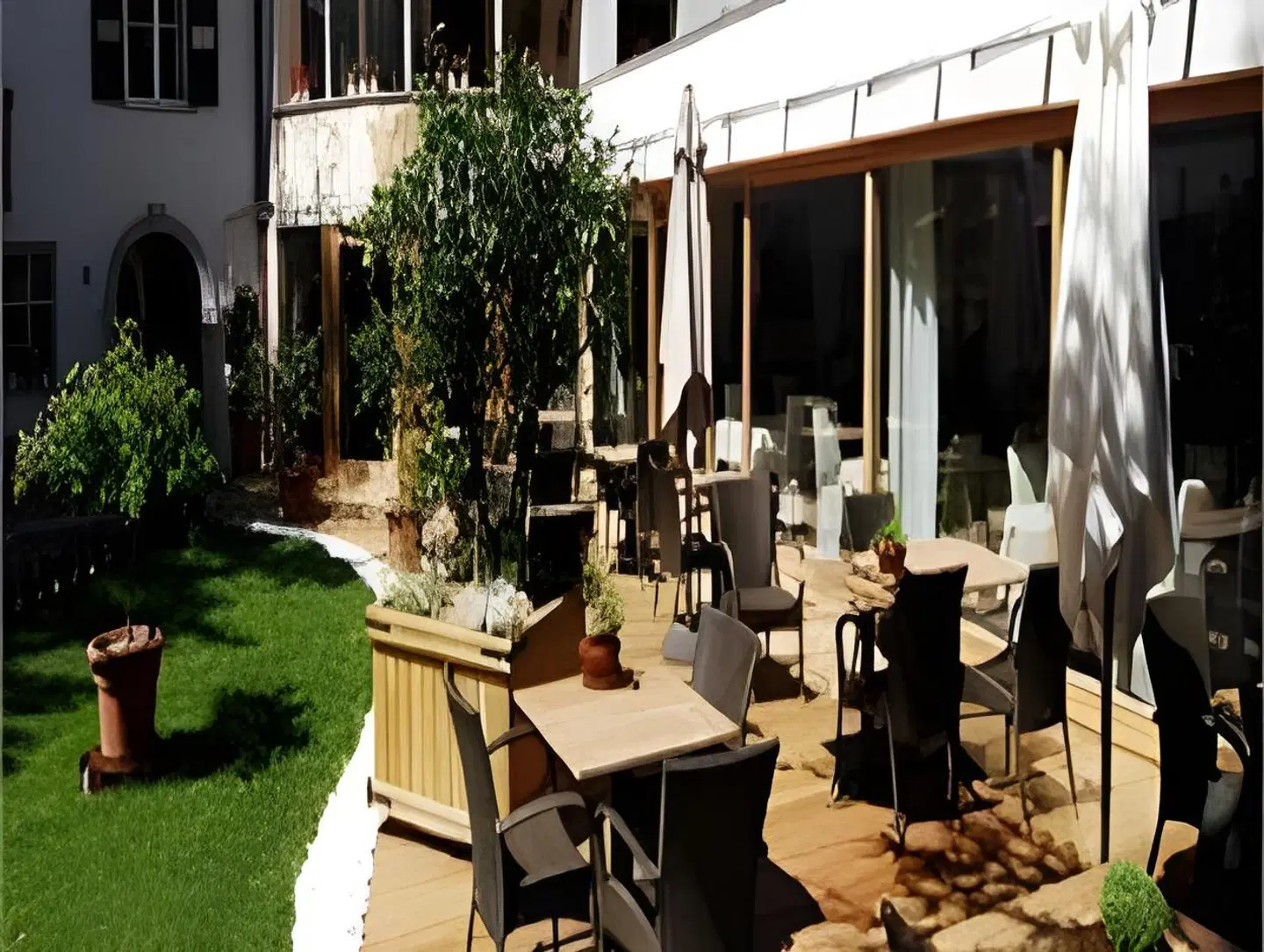 Zum Rosenbaum Terrasse