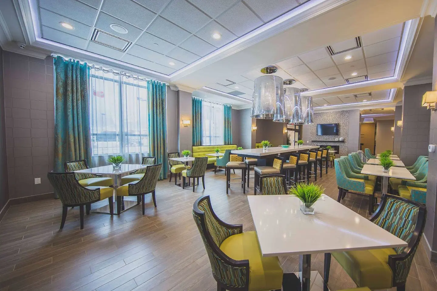 Hampton Inn & Suites by Hilton Bolton Restaurant
