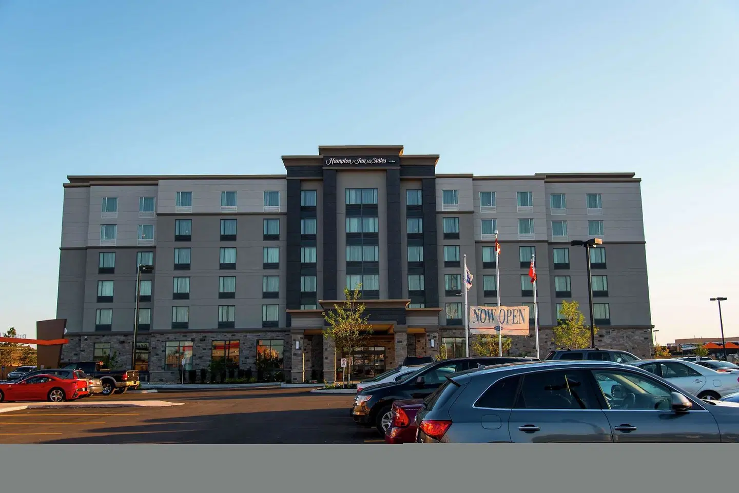 Hampton Inn & Suites by Hilton Bolton EXTERIOR
