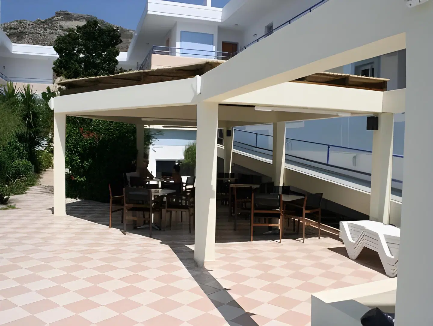Irinna Hotel-Apartments Terrasse