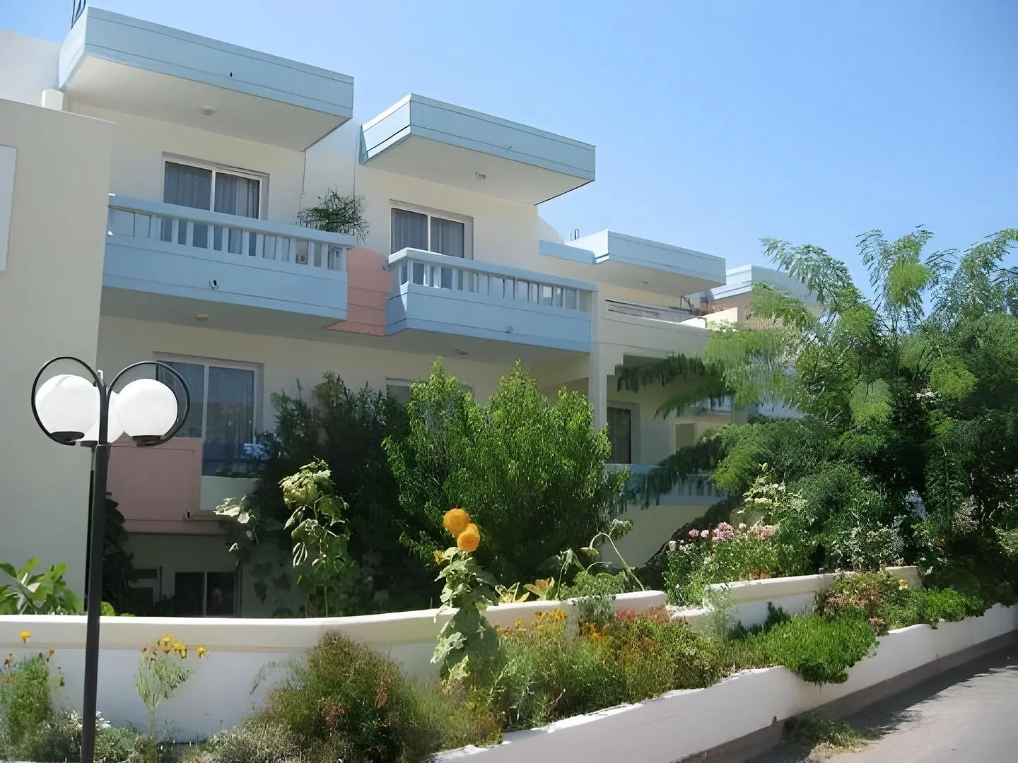 Irinna Hotel-Apartments EXTERIOR