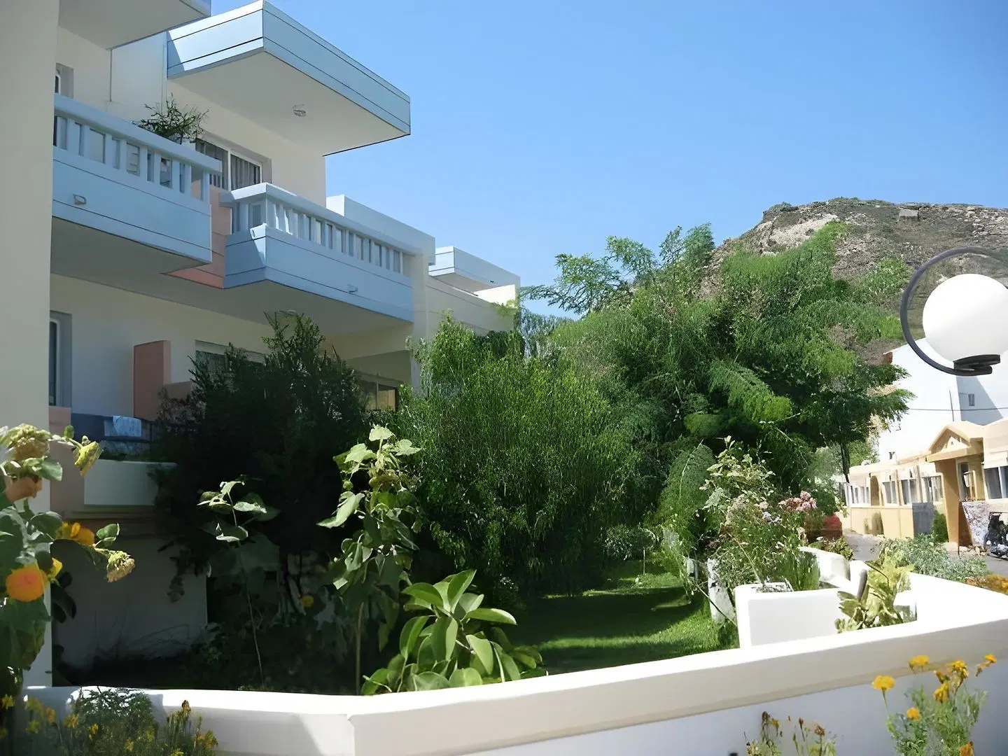 Irinna Hotel-Apartments Terrasse
