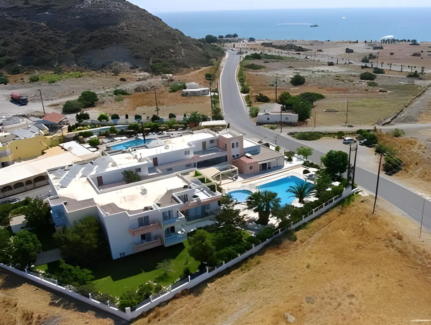 Irinna Hotel-Apartments EXTERIOR