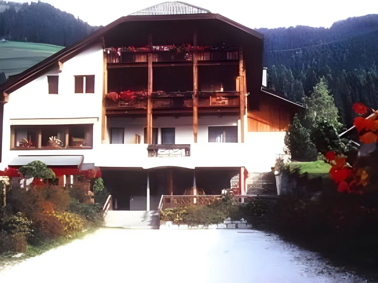 Sonnenschein EXTERIOR