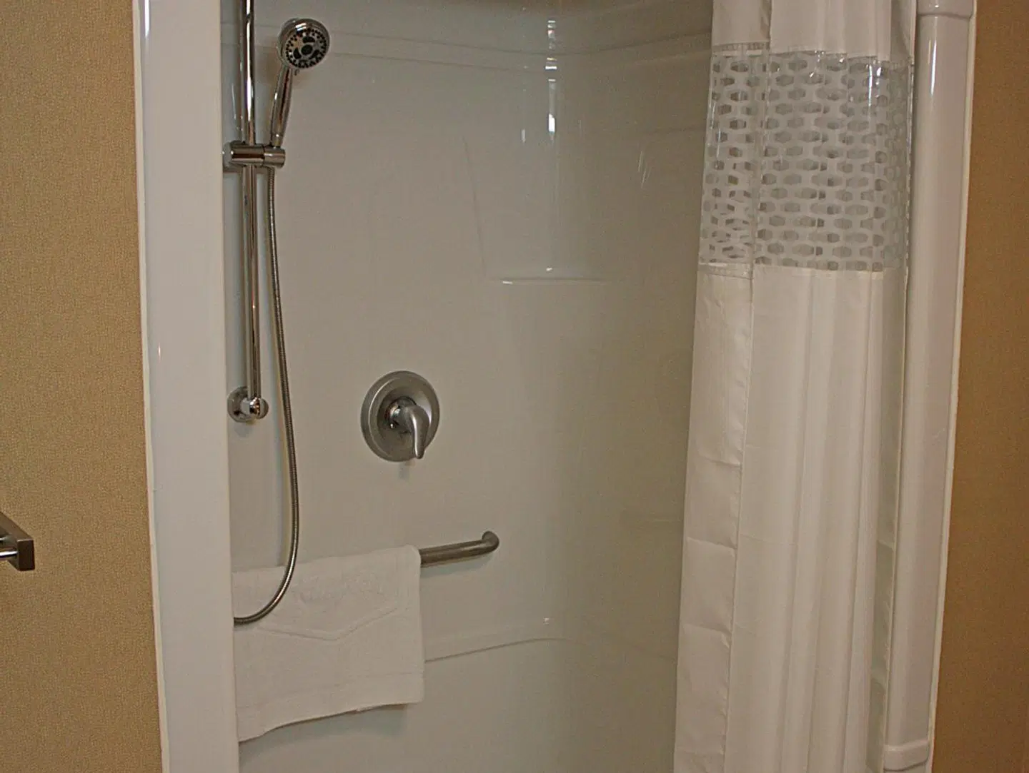 Hampton Inn by Hilton North Bay Badezimmer