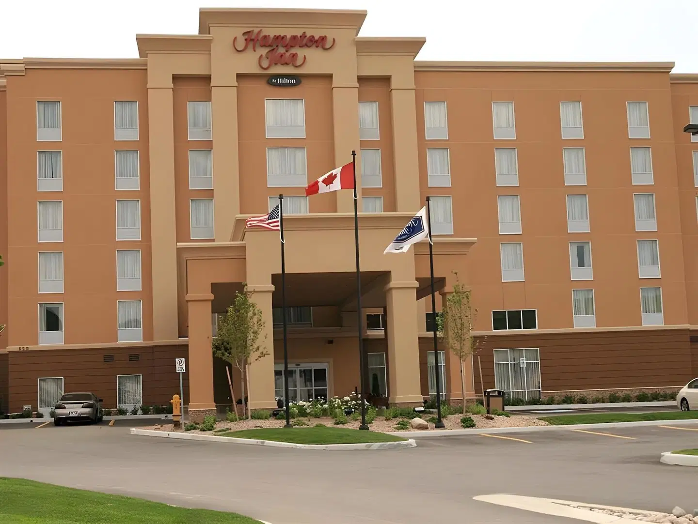 Hampton Inn by Hilton North Bay EXTERIOR