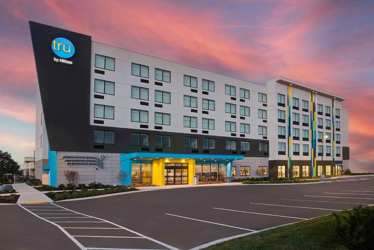 Tru By Hilton Toronto Airport West EXTERIOR
