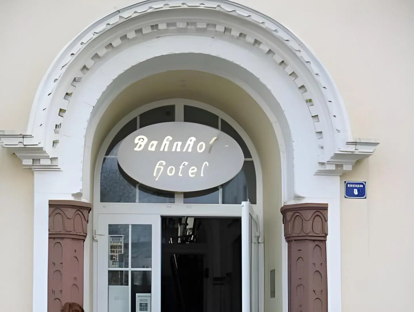 Bahnhof-Hotel EXTERIOR
