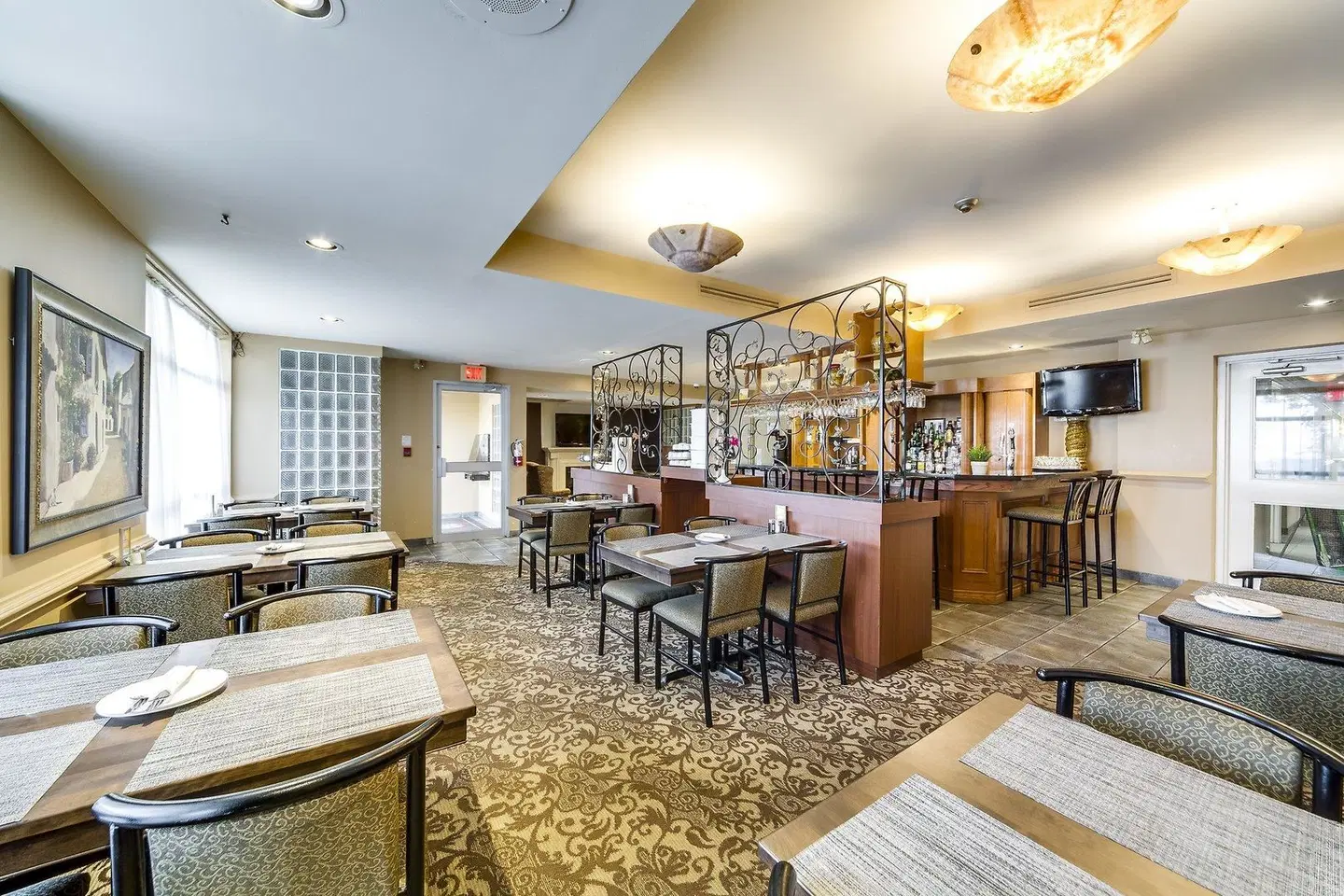 Monte Carlo Inn Oakville Road East Bar