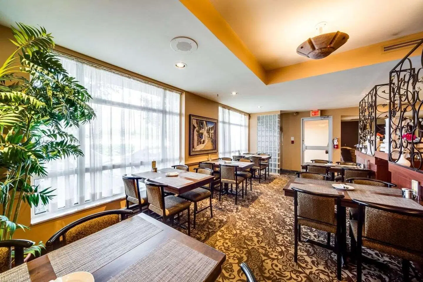Monte Carlo Inn Oakville Road East Restaurant