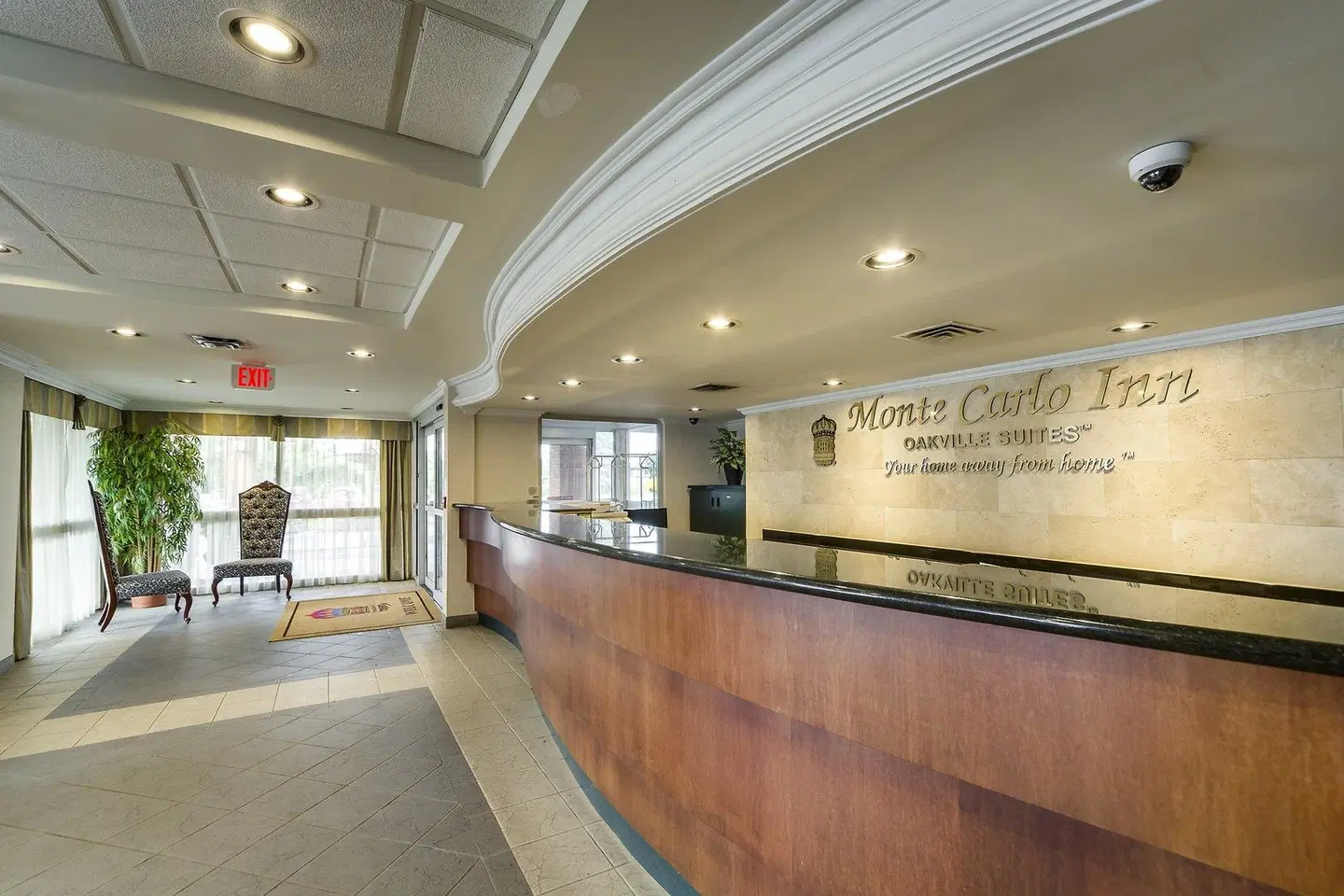 Monte Carlo Inn Oakville Road East Bar