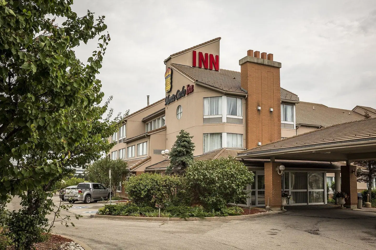Monte Carlo Inn Oakville Road East EXTERIOR