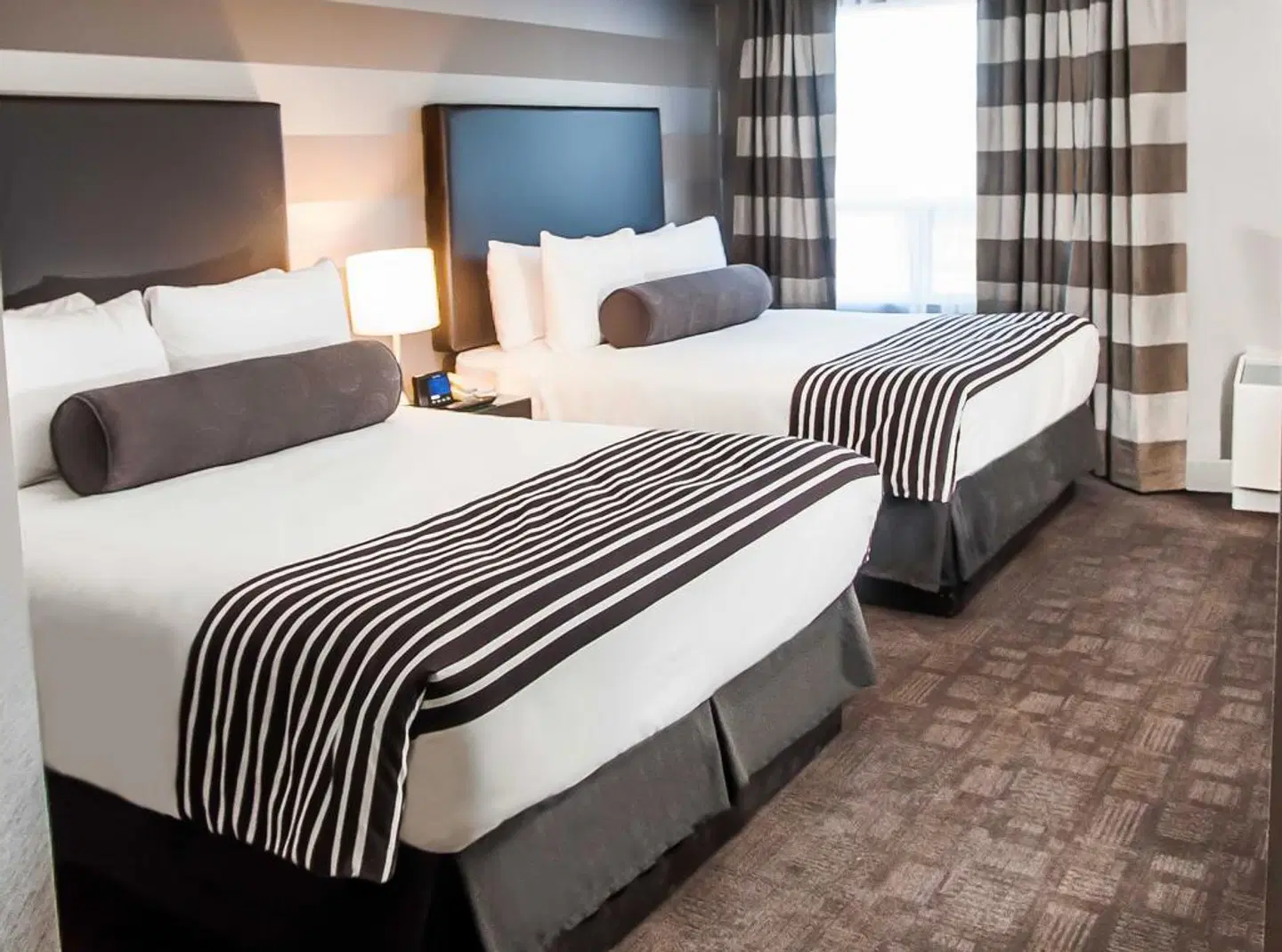 Sandman Signature Mississauga Hotel ROOM_EXAMPLE