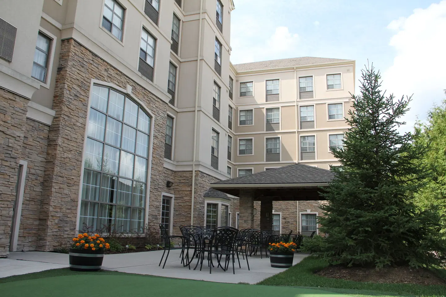 Staybridge Suites London EXTERIOR