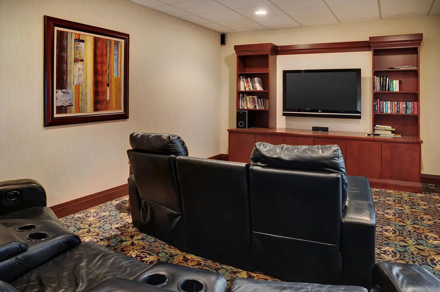 Staybridge Suites Oakville-Burlington ROOM_EXAMPLE