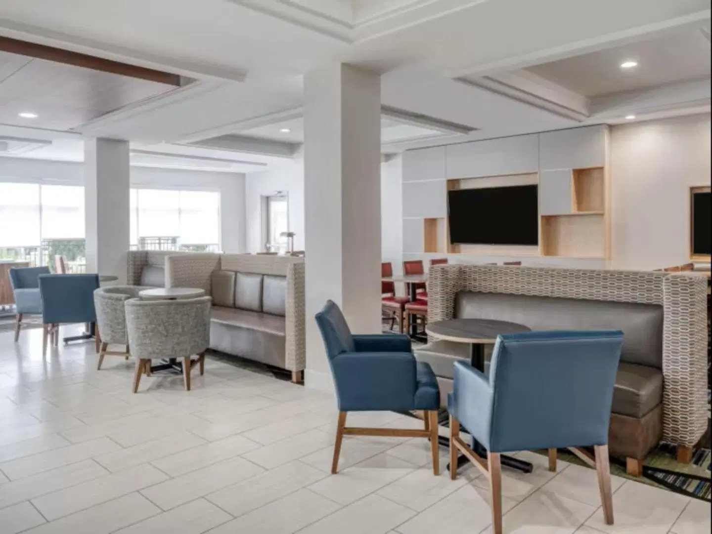 Holiday Inn Express & Suites Ottawa Airport LOUNGE_LOBBY