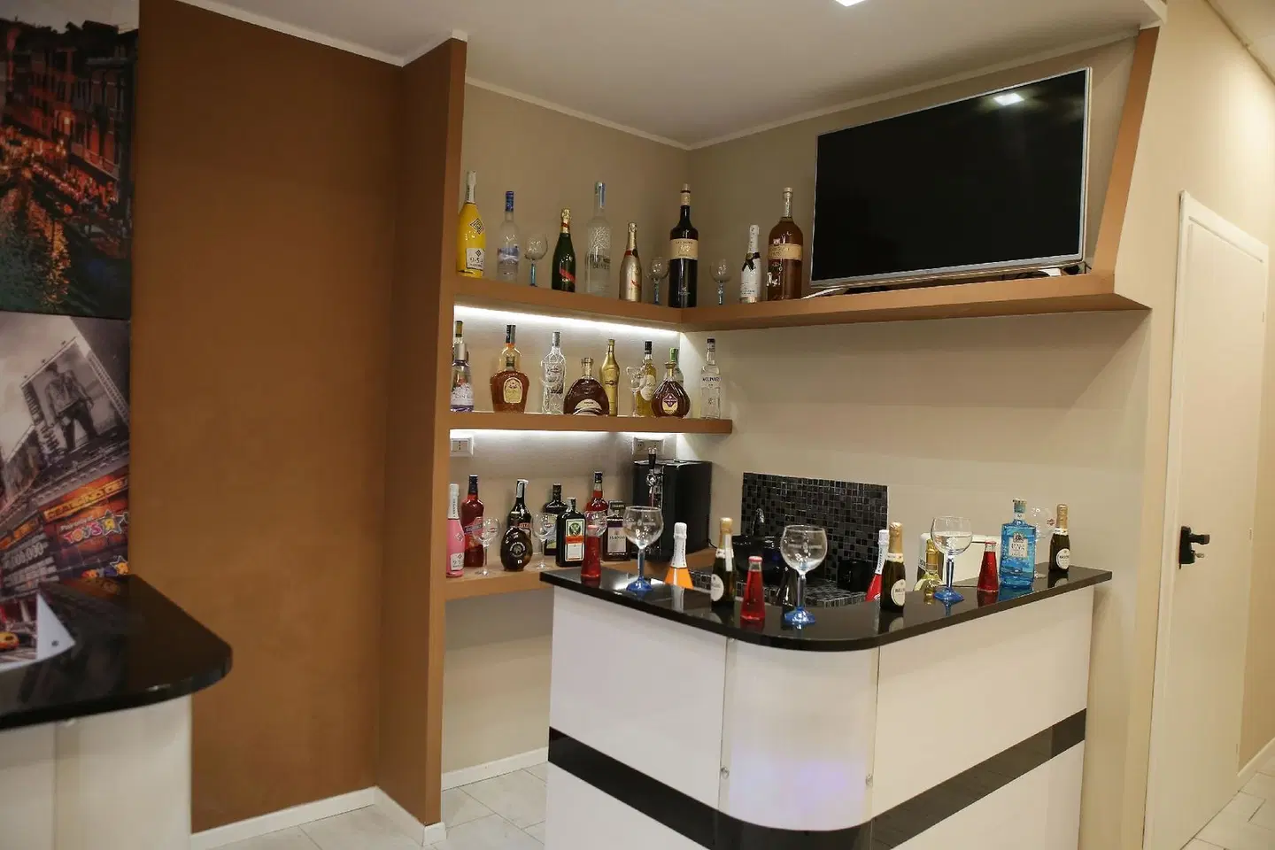 Primo Hotel Bar