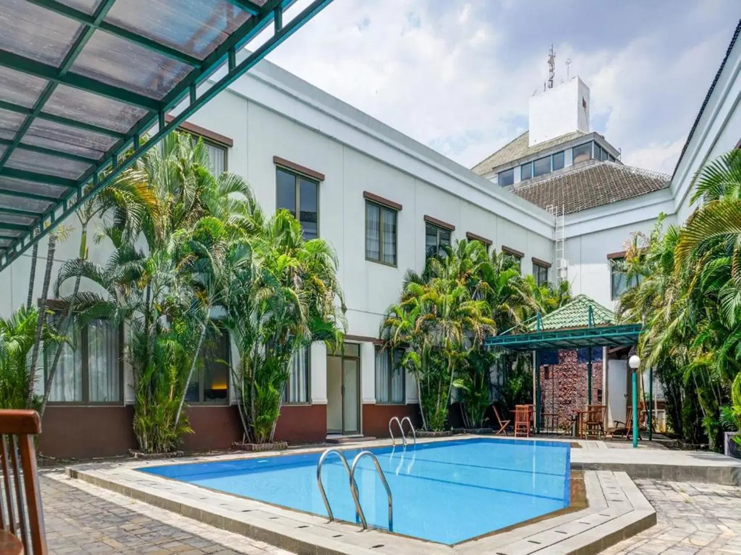 Grand Cikarang Hotel EXTERIOR