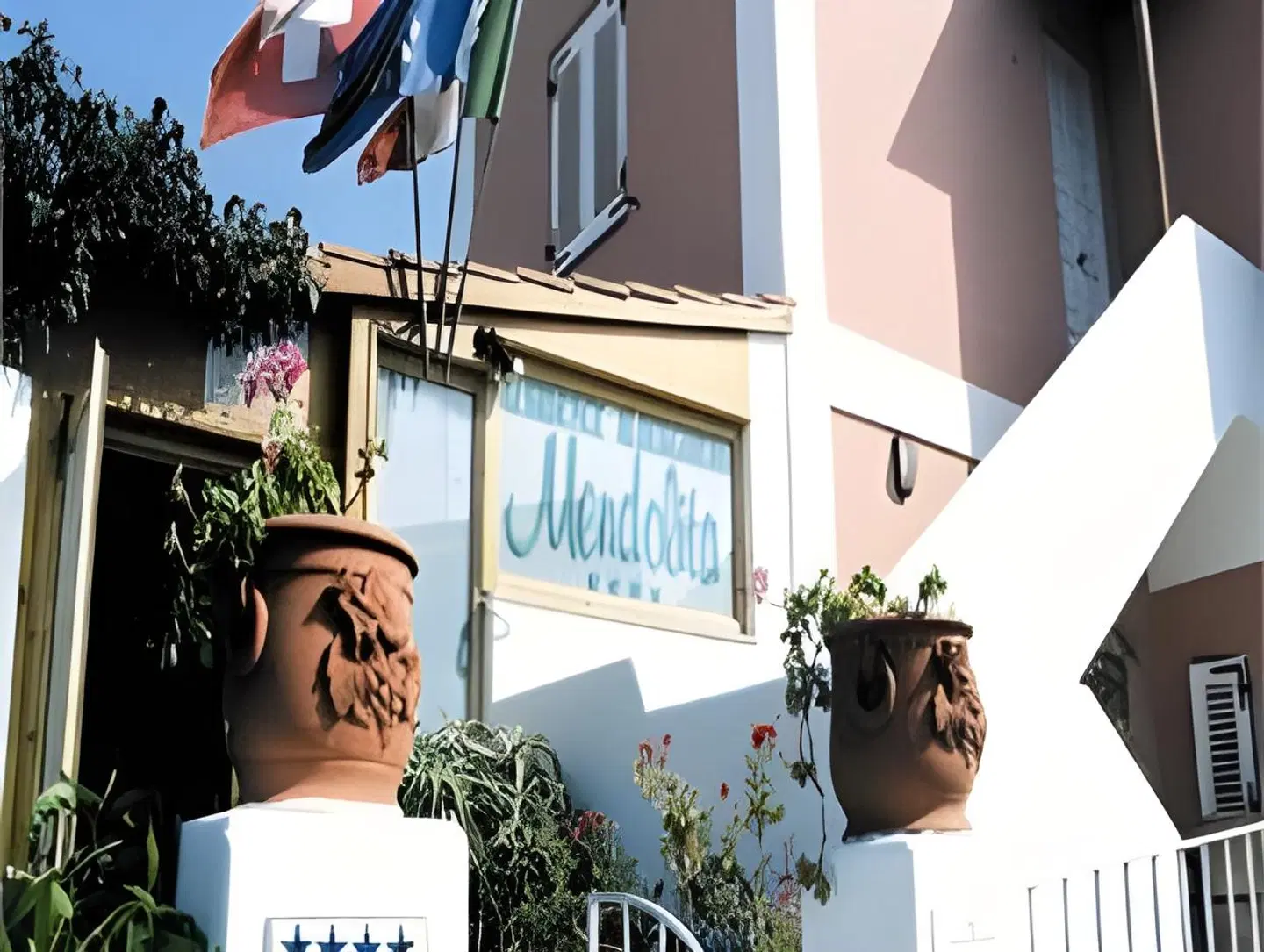 Hotel Residence Mendolita PEOPLE