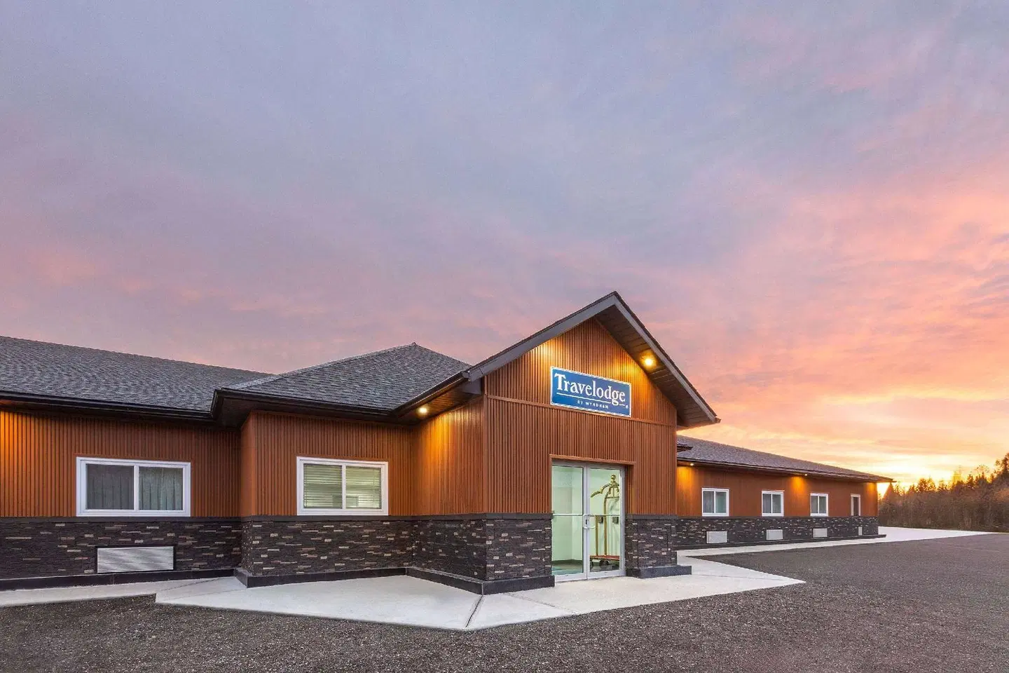 Travelodge by Wyndham Cochrane EXTERIOR