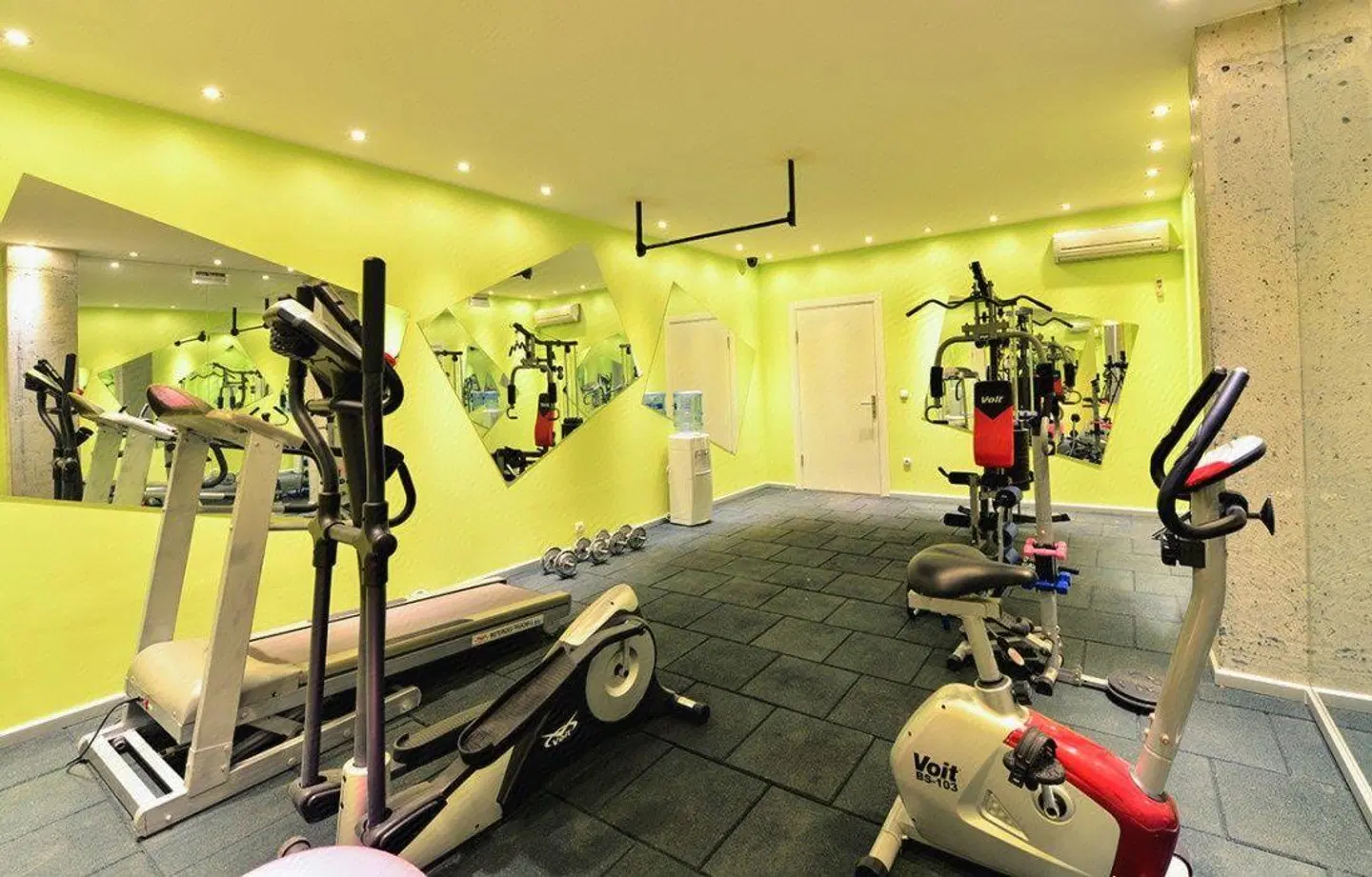Upsuites SPORTS_AND_LEISURE